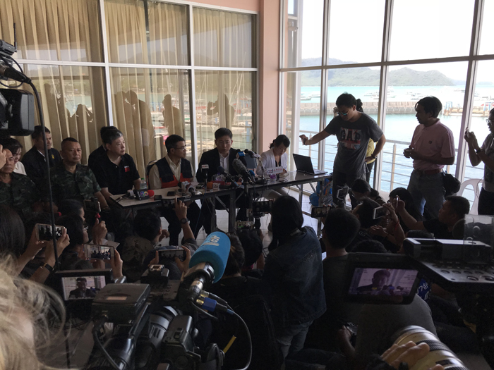 中國駐泰國大使呂健現(xiàn)場新聞發(fā)布會.JPG