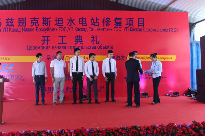 1531203310155731.jpg 頒發錄取通知書.jpg