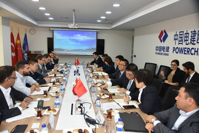 1540444659763122.jpg 雙方會(huì)上溝通交流.JPG