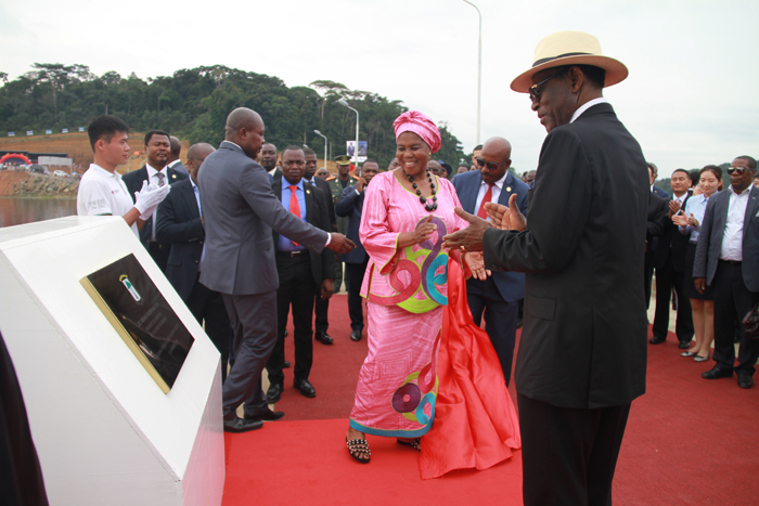 1543971020968719.jpg 1.奧比昂總統為上游調蓄水庫竣工揭牌2.JPG