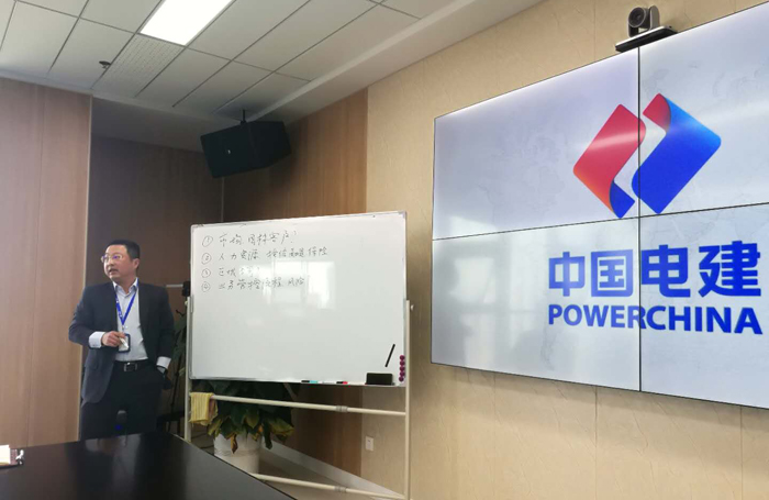 002 劉剛強(qiáng)總經(jīng)理分析經(jīng)營工作.jpg