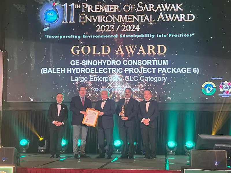 圖片3-現(xiàn)場頒獎?wù)掌?jpg