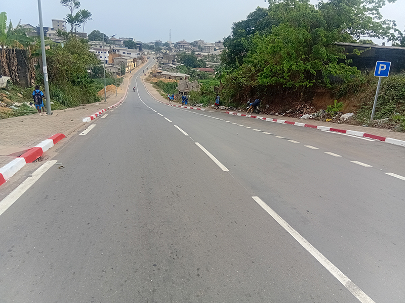 喀麥隆5區(qū)道路面貌.jpg